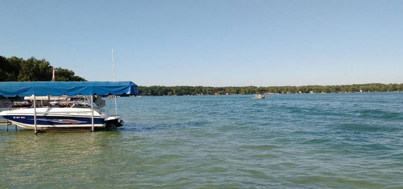 Klinger Lake Shopping Center (Klinger Lake Lunch) - Klinger Lake Itself